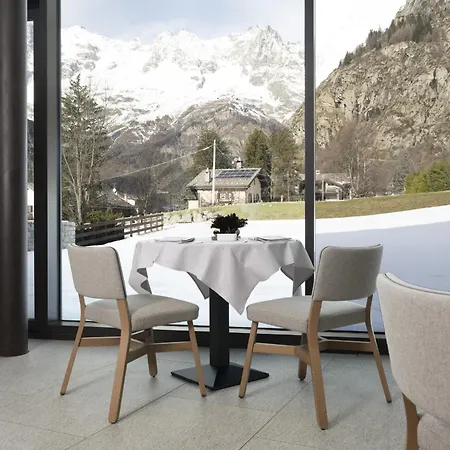 Grand Mont Blanc, By R Collection 5* Courmayeur