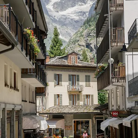Grand Mont Blanc, By R Collection Otel Courmayeur