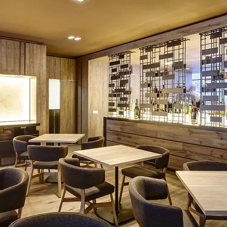 Grand Mont Blanc, By R Collection 5* Courmayeur