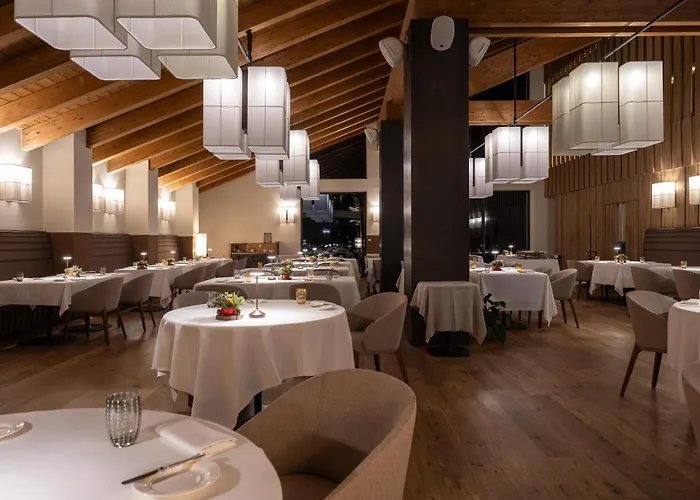 Grand Mont Blanc, By R Collection クールマイユール