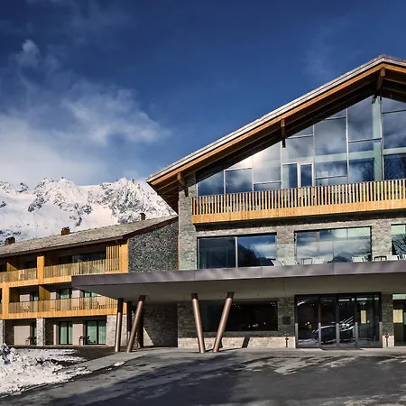 Grand Mont Blanc, By R Collection فندق 5*