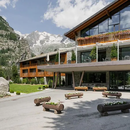 Grand Mont Blanc, By R Collection 5*