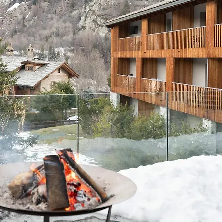 Grand Mont Blanc, By R Collection 5* Courmayeur