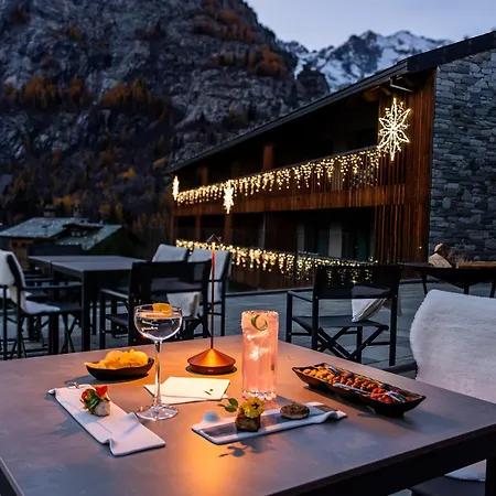 Grand Mont Blanc, By R Collection 5* Courmayeur