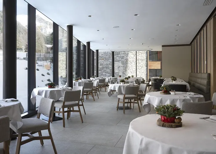 Grand Mont Blanc, By R Collection Hotel Courmayeur