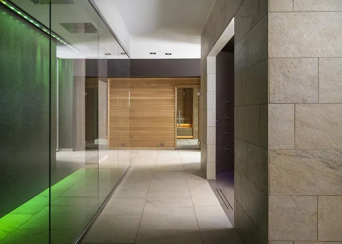 Grand Mont Blanc, By R Collection 5* Courmayeur