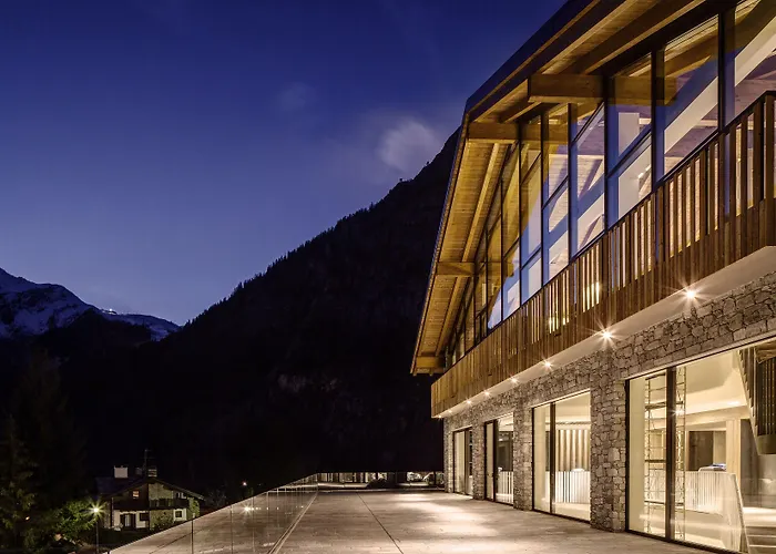 Grand Mont Blanc, By R Collection Курмайор